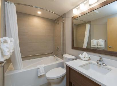 The Embassy Inn - 6