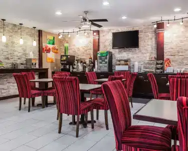 Quality Inn & Suites Airport - 21