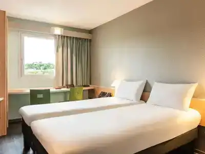 ibis Auch - 1