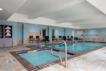 Holiday Inn Express & Suites West - 25