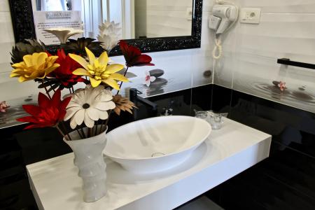 Galeria Valeria Seaside Downtown - MAG Quaint & Elegant Boutiques - 9