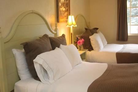 Hillwinds Inn - - 23