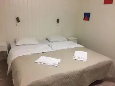 Holms Motel - 4