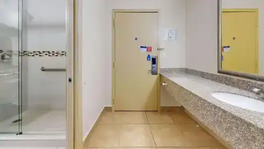 Rodeway Inn & Suites Fort Lauderdale Airport & Cruise Port - 9