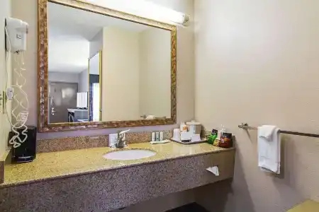 Quality Inn Savannah I-95 - 32