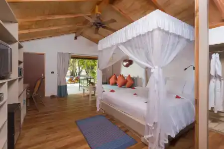 Meeru Island Resort & Spa - 3