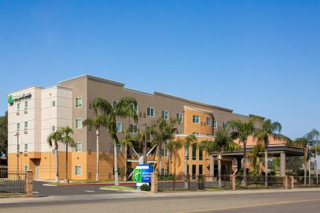 Holiday Inn Express & Suites Central - 35