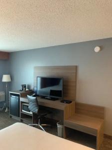 Anchor Inn and Suites - 41