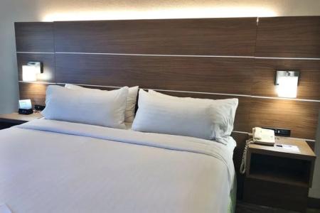 Holiday Inn Express - West, An Ihg - 10