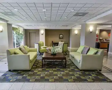 Comfort Inn & Suites Southwest Freeway at Westpark - 2