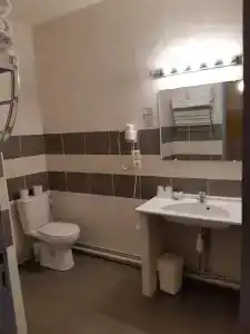 Hôtel Des Arts, Artisanal et Indépendant - 9