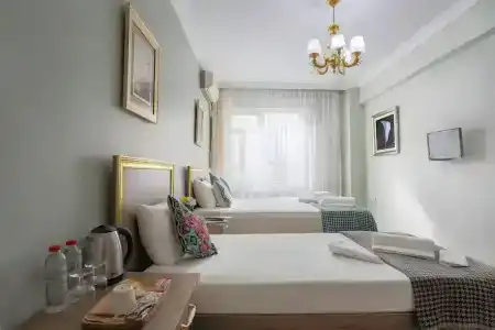 Sofia Corner - 74