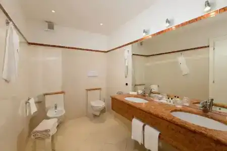 Continental Wellness & Spa - 8
