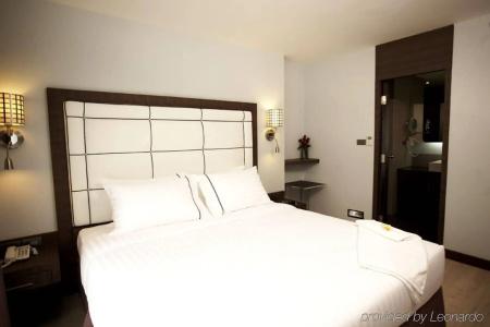 Sukhumvit Suites - 20