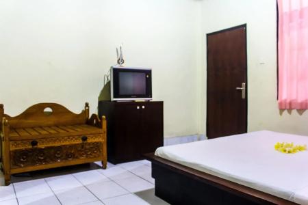 Budhi Beach Inn - 4
