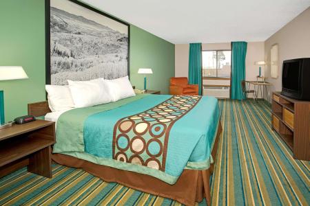 Super 8 by Wyndham Denver Stapleton - 4