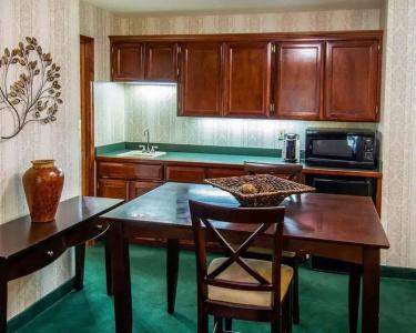 Quality Inn Oakwood - 34