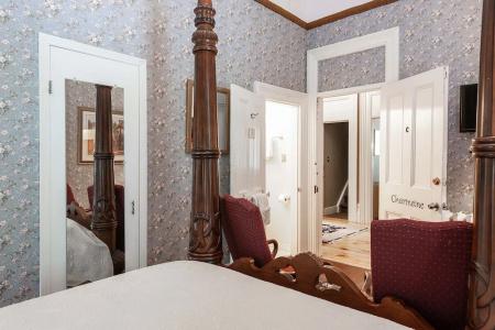 Stone Maiden Inn - 42