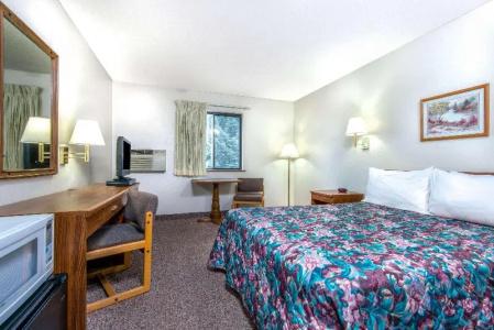 Super 8 by Wyndham/Brooks Street - 21
