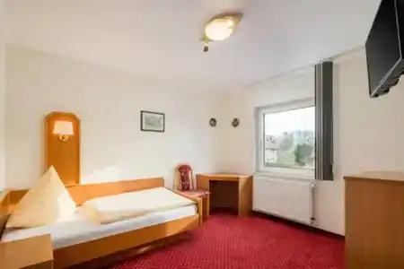 zur Post - 26