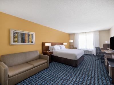 Fairfield Inn West - 2