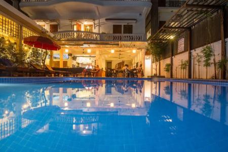 Poolside Villa - 17
