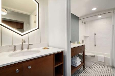 DoubleTree by Hilton Ocean City Oceanfront - 67