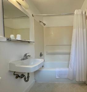 Columbus Motor Inn - 18