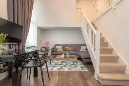Queensgate Court - 336