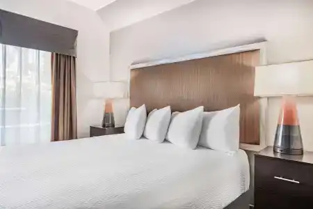 Ramada by Wyndham - 4