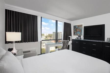 DoubleTree by Hilton - 5
