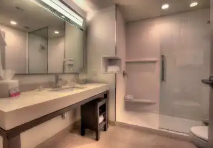 Courtyard by Marriott - 8
