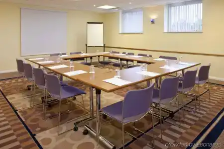 Holiday Inn Express Oxford Kassam Stadium, An Ihg - 12