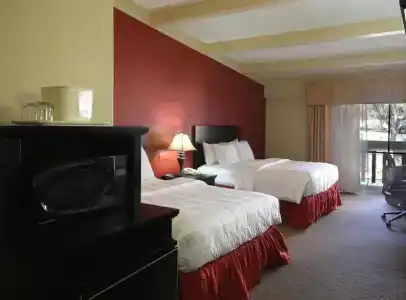 Red Roof Inn Airport - 5