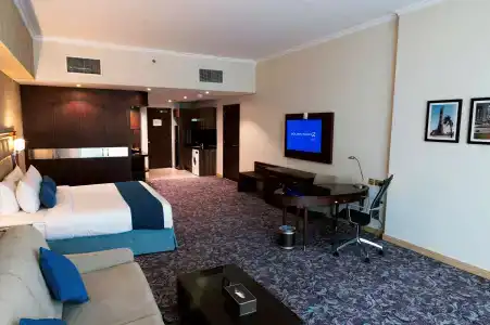 Golden Tulip - 82