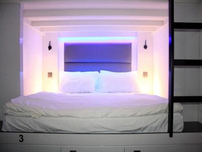 Wink Capsule Hostel @ Chinatown (SG Clean) - 31