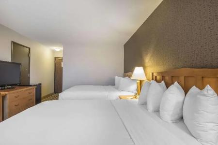 DoubleTree by Hilton North - 33