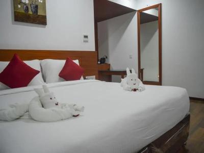 The Royal Comfort - 30