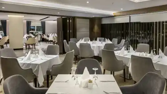 B Business & Spa - 33