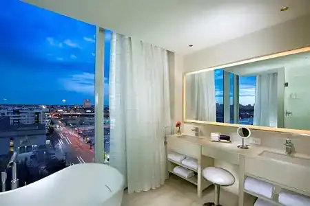 Hall Arts, Dallas, Curio Collection By Hilton - 27
