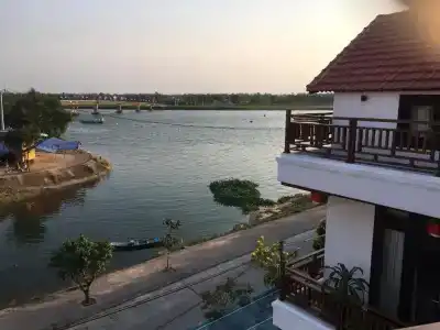 Threeway Riverside Villa - 38
