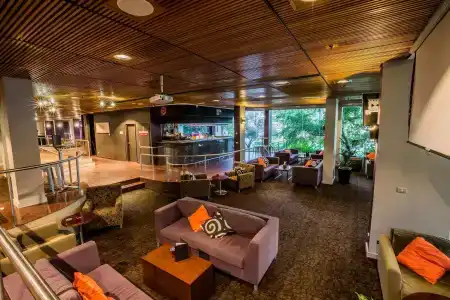 Rydges - 25