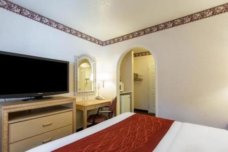 Stanford Motor Inn - 40