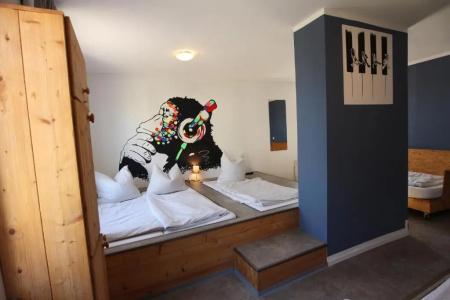 Blue Doors Hostel Ktv - 40