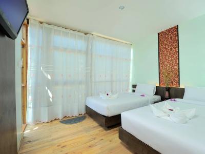 Phi Phi Sea Sky Resort - 0