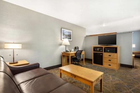 Best Western Plus Grantree Inn - 109