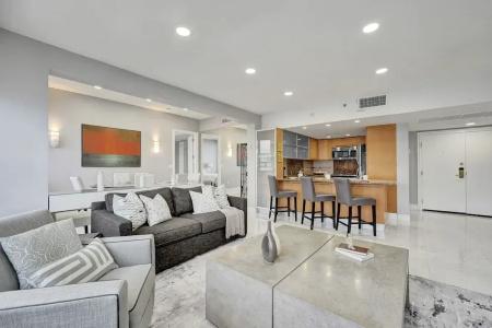 The Alexander All Suites - 713