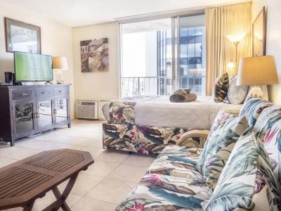 Tropical Studios At Marine Surf Waikiki - Free Parking - Best Location - Full Kitchen - Swimming Pool - 172