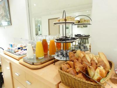 Ours Blanc - Place Victor Hugo - 8