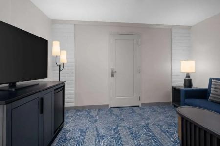 Embassy Suites by Hilton - 35